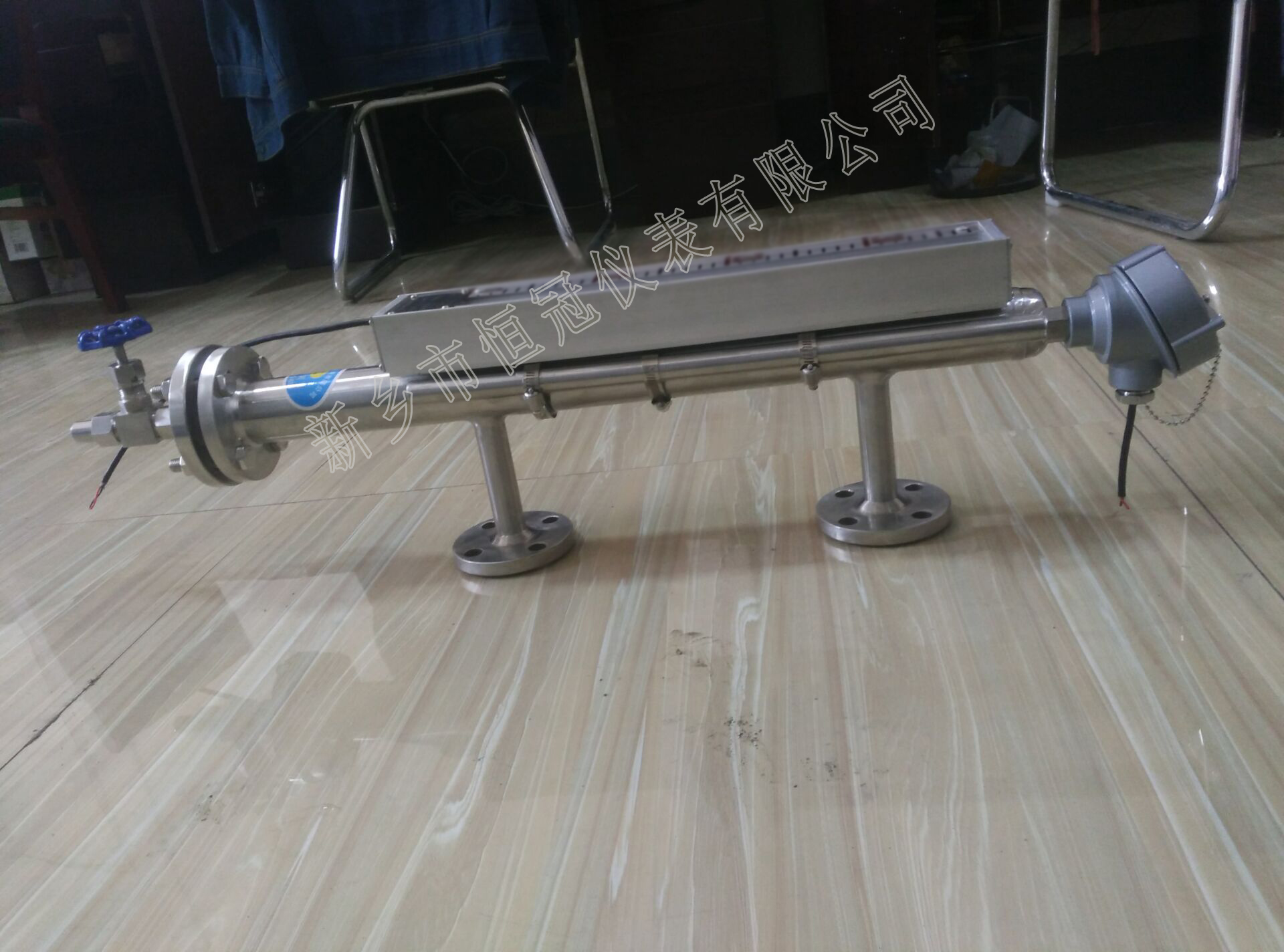 湖北訂制的磁敏電子雙色液位計防腐型已發(fā)貨，梁經(jīng)理您保持手機(jī)暢通，以方便接收